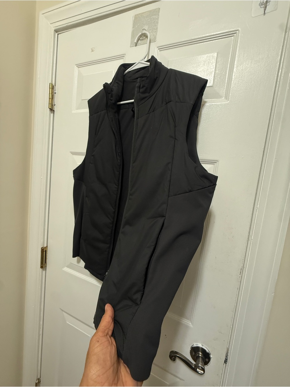 Lululemon Men's Insulated Black Puffer Vest I excellent conditions - Picture 15 of 15
